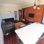 Flat With 3br In - Walk To Fil And Meoarena * ליסבון