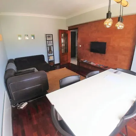 דירה Flat With 3br In - Walk To Fil And Meoarena ליסבון
