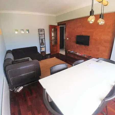 Flat With 3br In - Walk To Fil And Meoarena * ליסבון