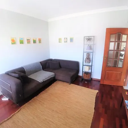 Flat With 3br In - Walk To Fil And Meoarena דירה *