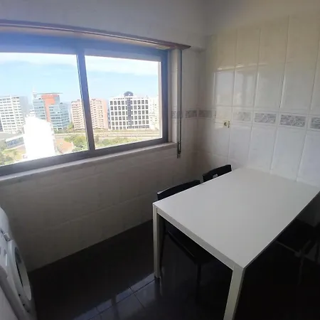 דירה Flat With 3br In - Walk To Fil And Meoarena ליסבון