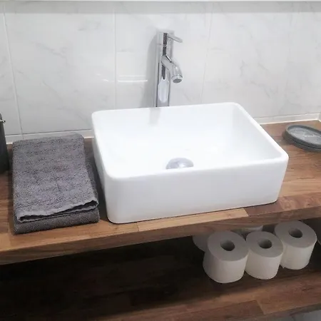 Flat With 3br In - Walk To Fil And Meoarena דירה *